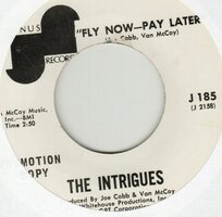 The Intrigues - Fly Now - Pay Later + I Wanna Know (Vinylsingle)