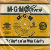 Conny Francis - Among my souvenirs + Do you love me like you kiss me (Vinylsingle)