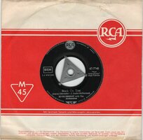 Elvis Presley - Stuck on you + Fame and fortune (Vinylsingle)
